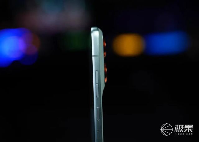 輕薄旗艦新標桿：聯想 moto X70 Air 測評