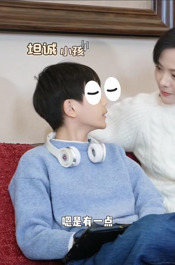 杨乐乐晒11岁儿子正脸！曝光一家四口全家福，沐沐和妹妹睡上下铺