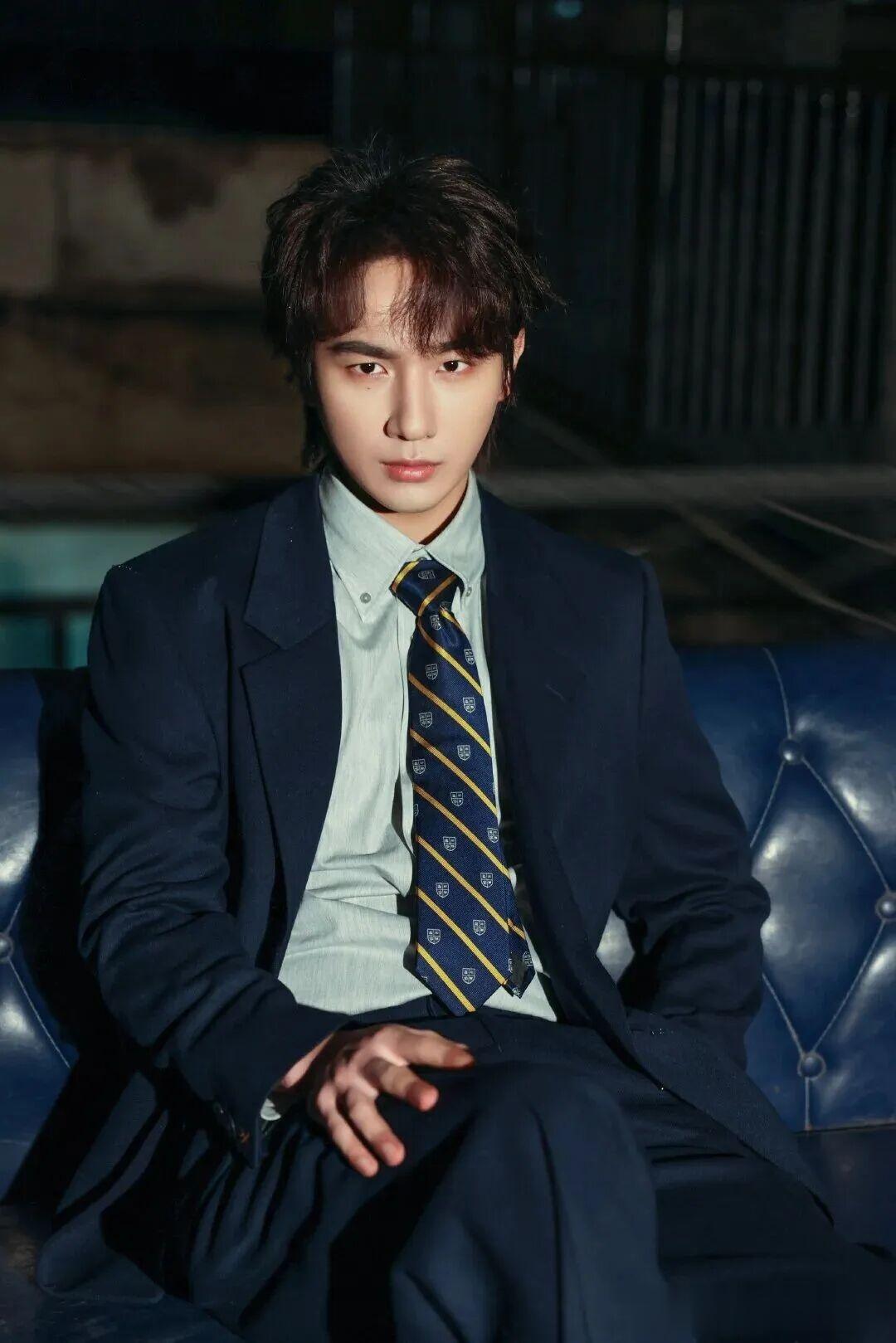 27岁男演员李宏毅被限制高消费