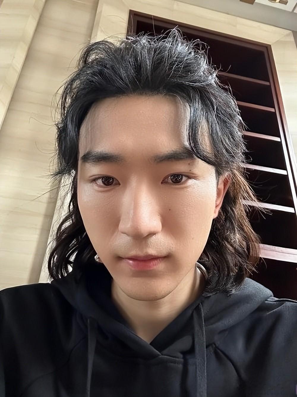 明明同一人，演完《狂飙》演《大生意人》，换个发型差点认不出