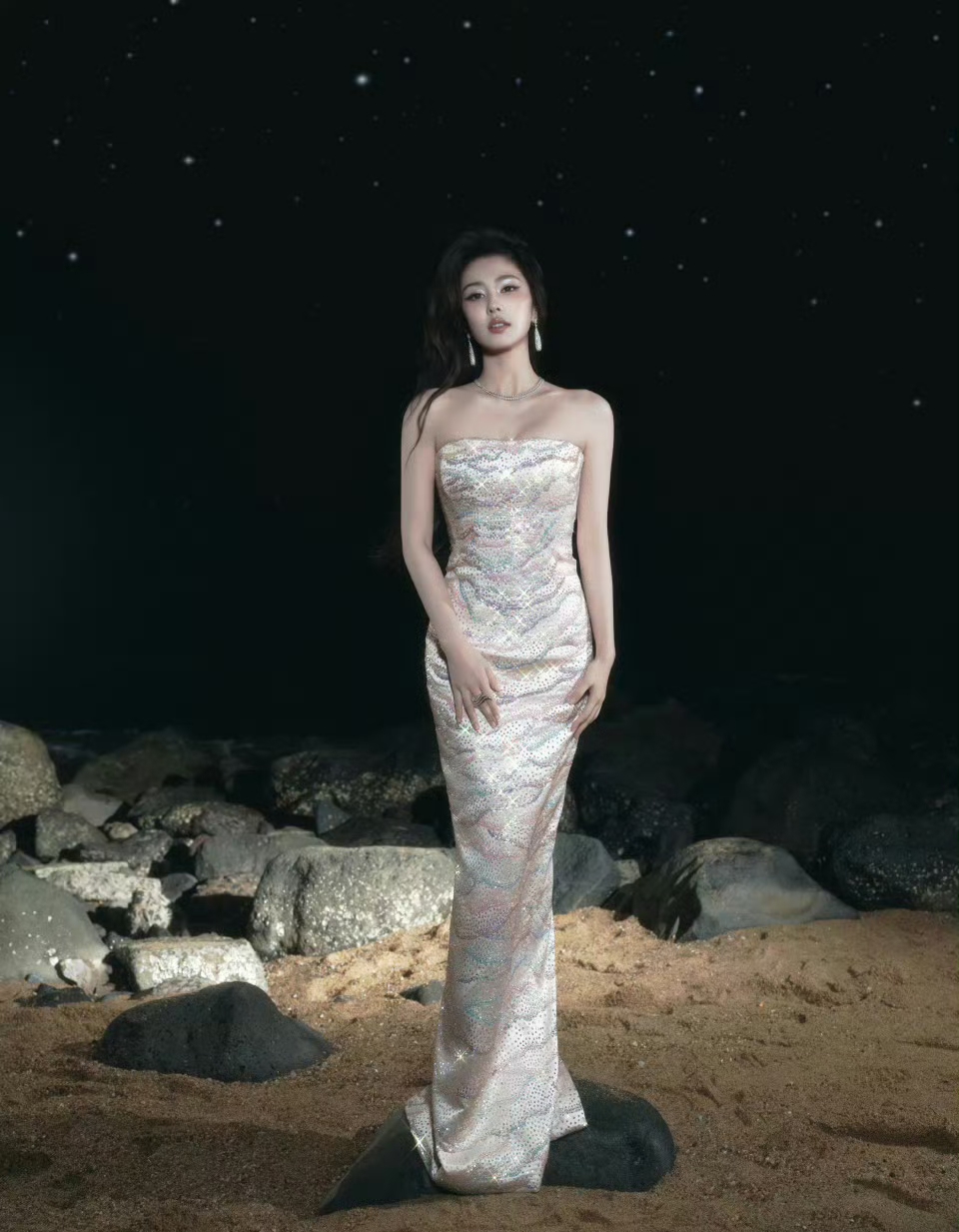 白鹿出席星光大赏活动，一晚上三套造型，都好美呀星光闪闪！