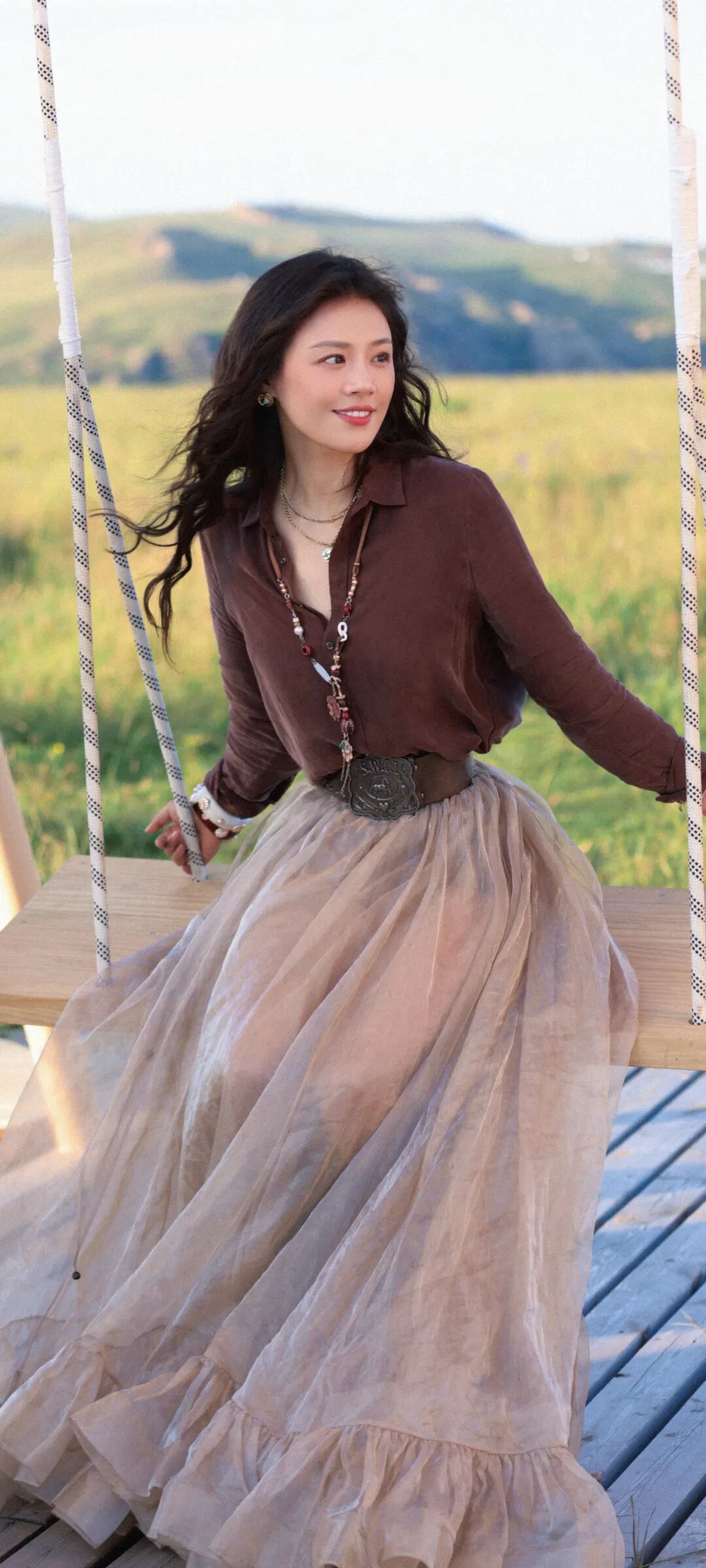 马思纯，草原漫步