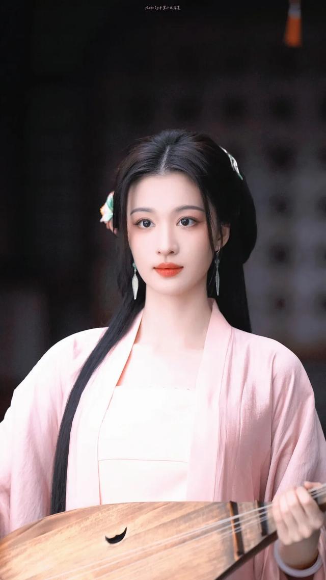 王楚然:从“全网黑”到逆风翻盘,她凭什么?