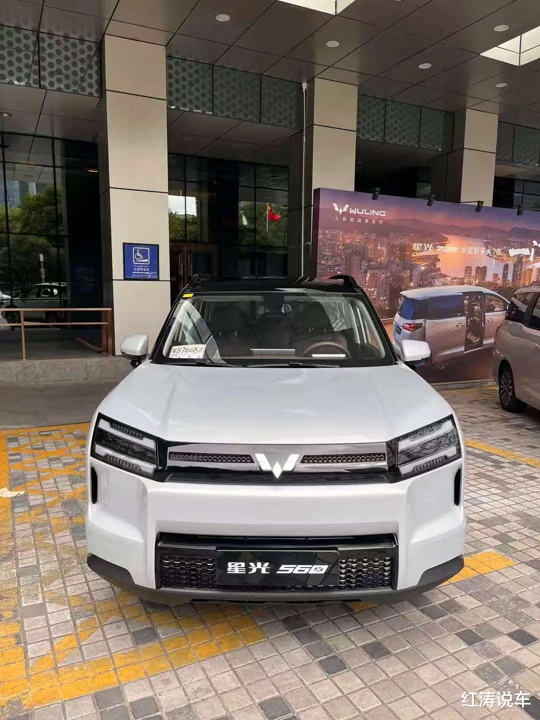 五菱星光560实车现身,外观大气,轴距2810mm,5/7座,三种动力