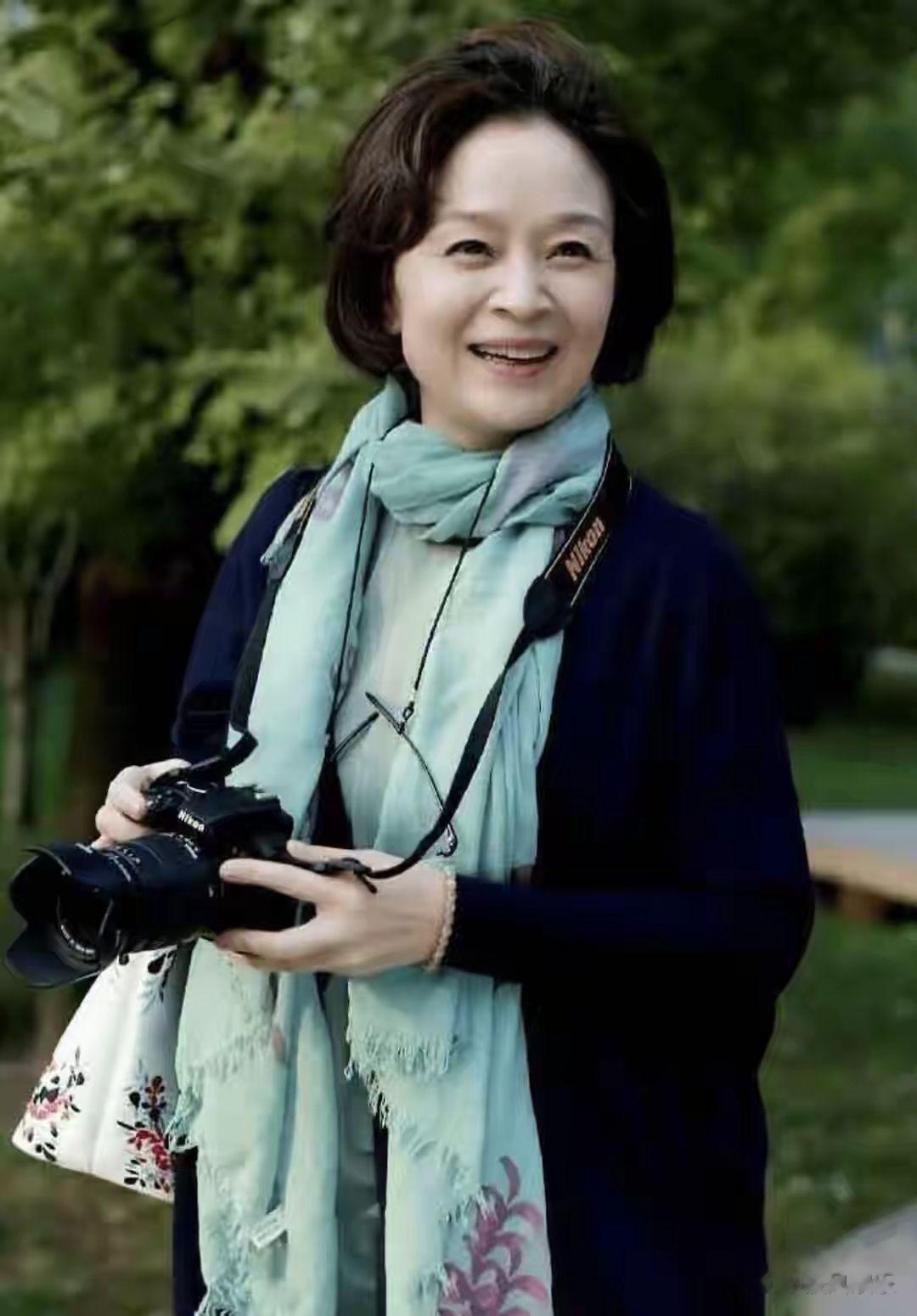 67岁刘莉莉近况：定居日本，嫁富商不再拍戏，不婚女儿成为心病