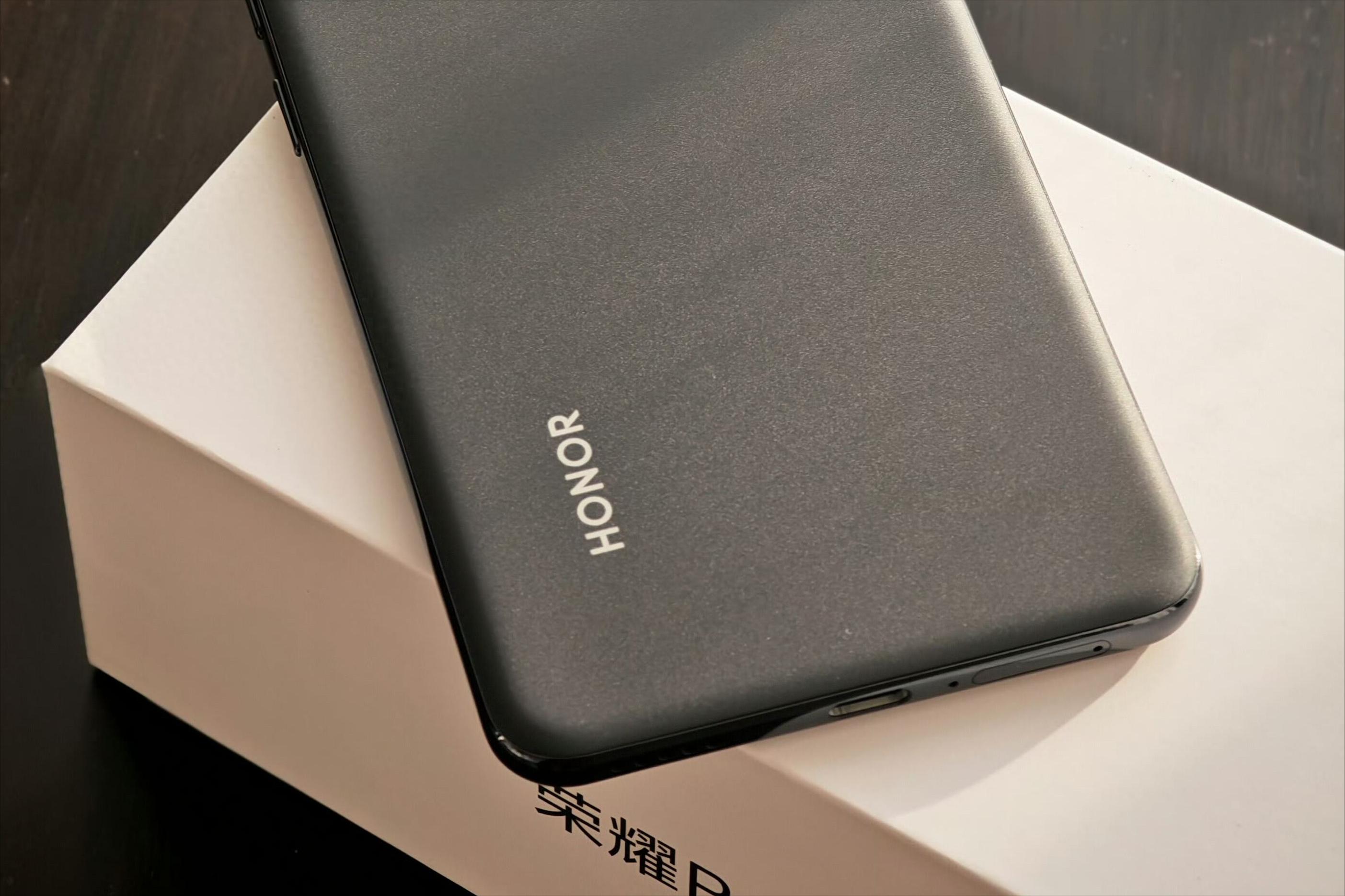 榮耀“新卷王”誕生！五星抗摔+8000mAh+衛星通信，國補后1611元