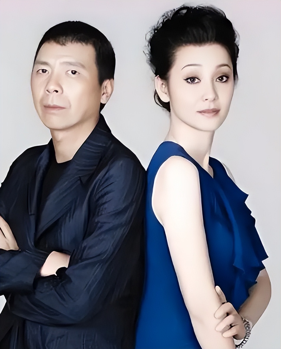 和徐帆离婚传闻真相大白仅2个月，冯小刚近况曝出，一点都不意外