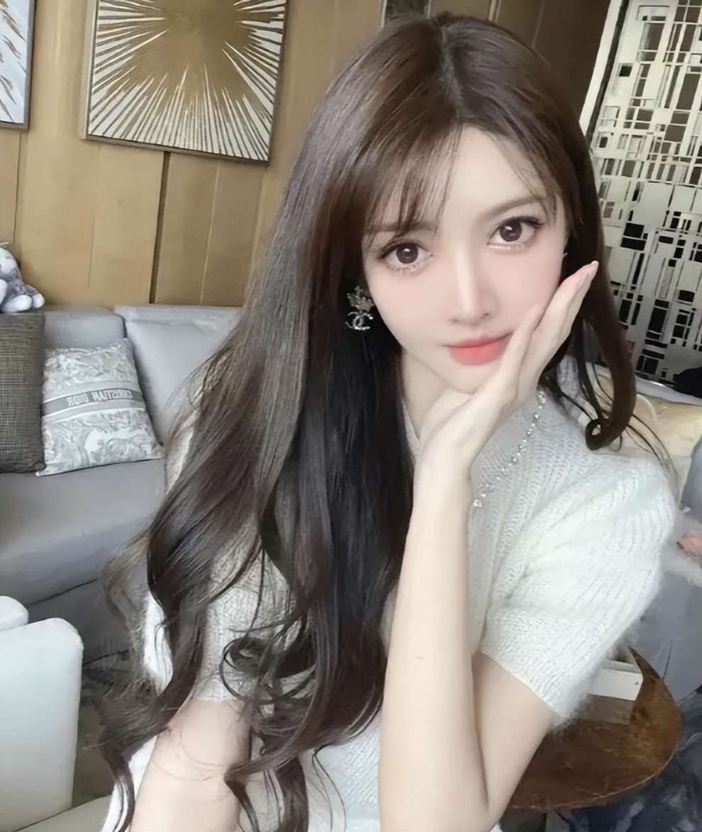 离婚3年，48岁的黄晓明再次官宣喜讯，已成为杨颖高攀不起的存在