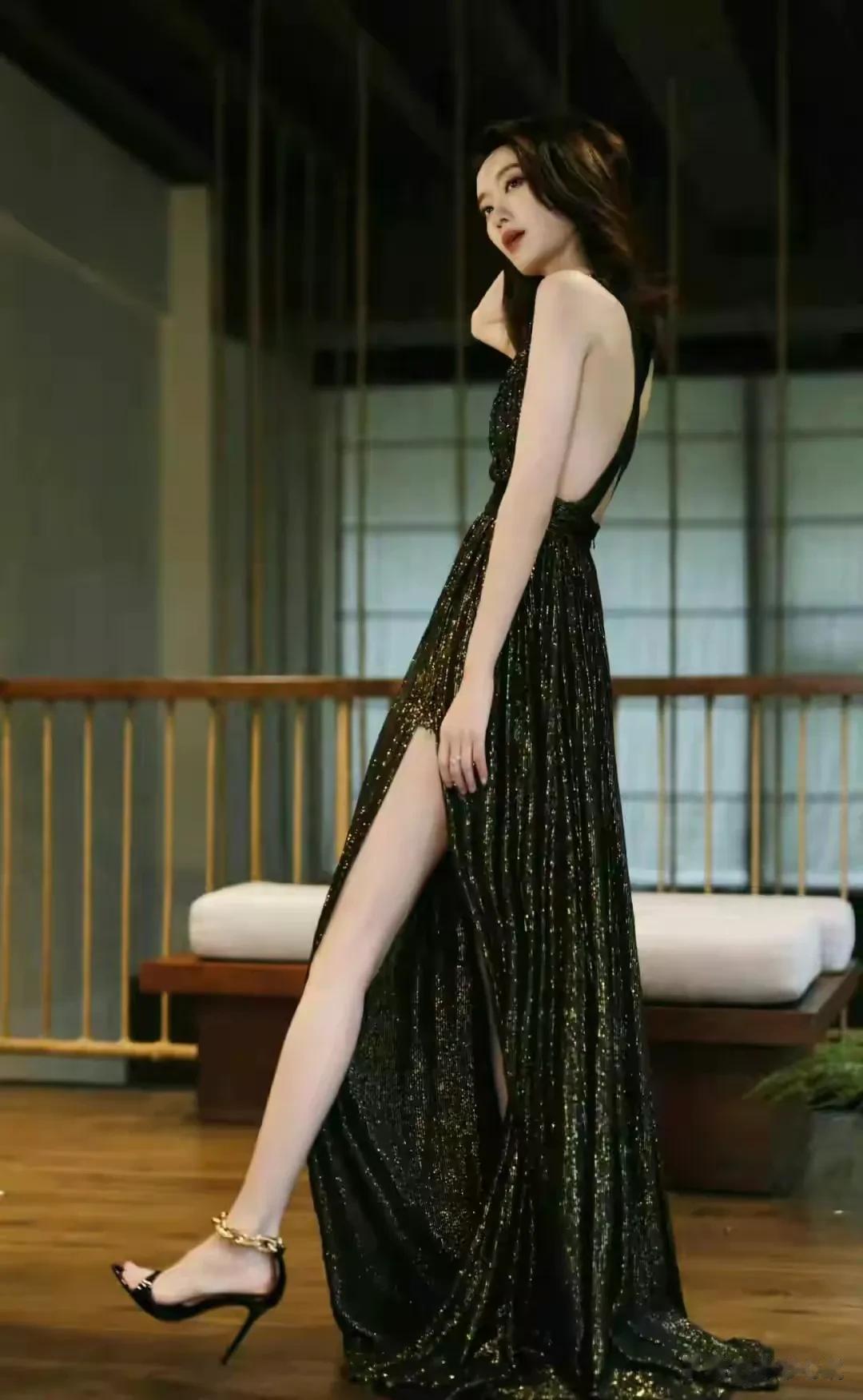 张小斐的腿堪称内娱“氛围感美腿天花板”