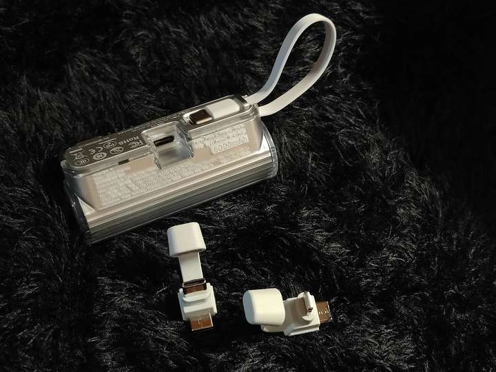 掌心能量舱-闪极随行Mini2移动电源,手机续航永动机