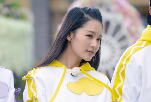 何冰，道出了李沁“强捧不红”的真相，她给圈内女演员提了个醒