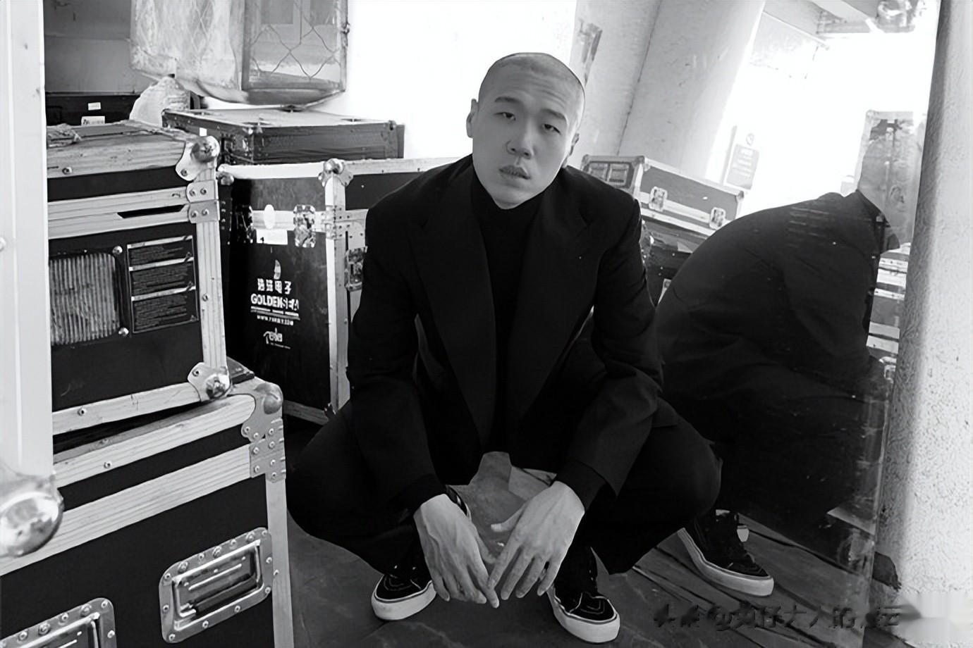 德云社张九龄剃光头，原因令人笑不活，被师兄弟骗了，说好一起的