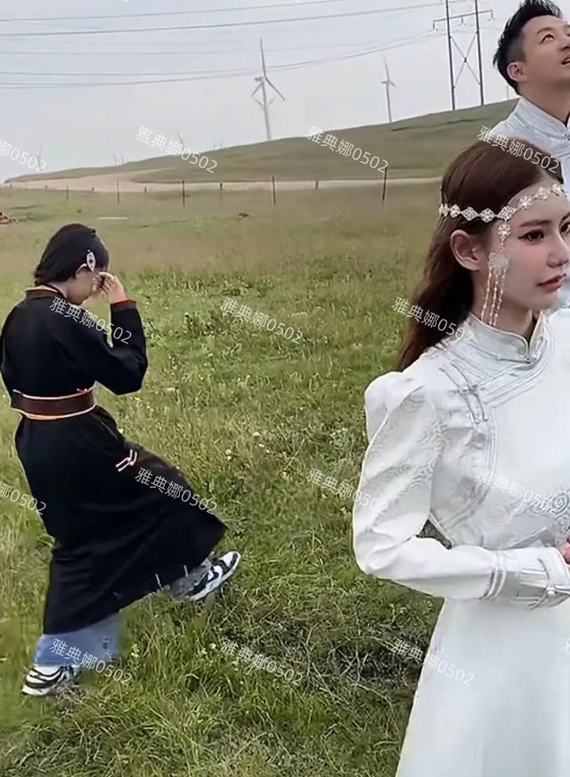 玥儿长得太像大S了，帮爸爸整衣领好懂事汪小菲看女儿的眼神好宠