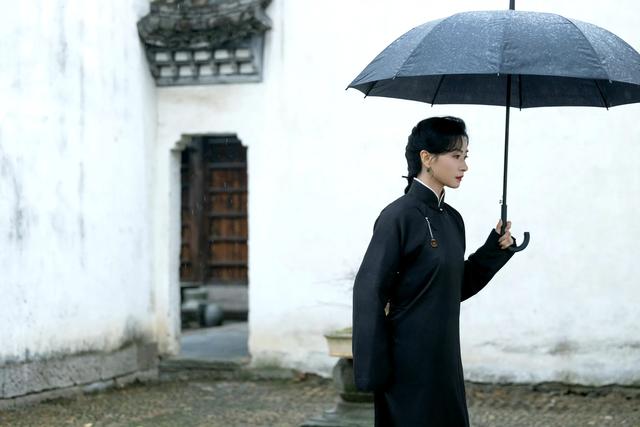 万茜女师傅妆造，一代宗师的气质