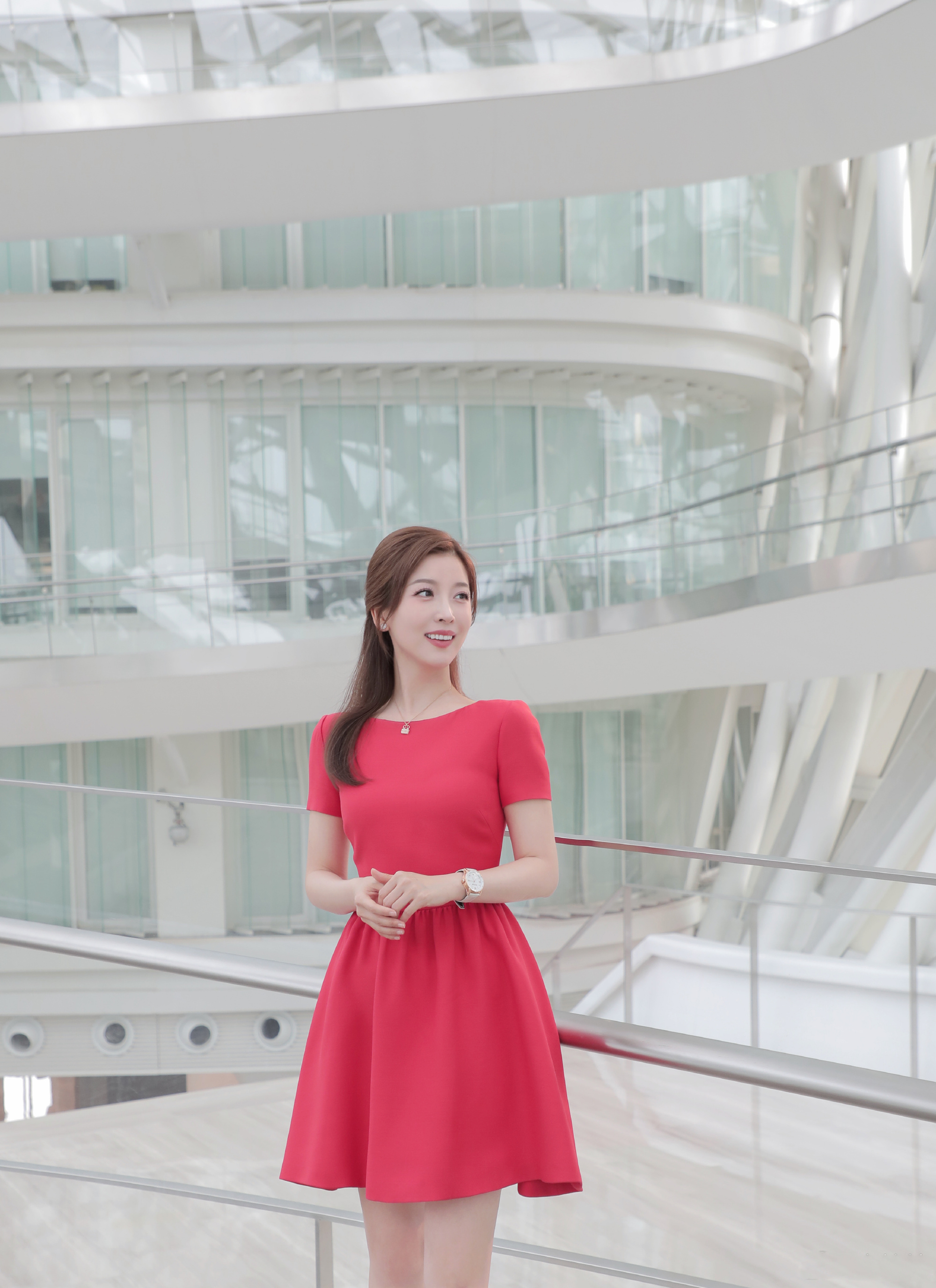 凤凰卫视主持人,朱梓橦的美腿美脚