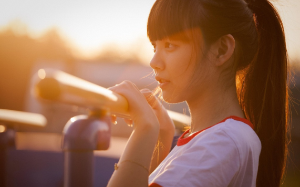 陕西一花季少女竟在职校操场当众分娩产子！生父身份让全校窒息……