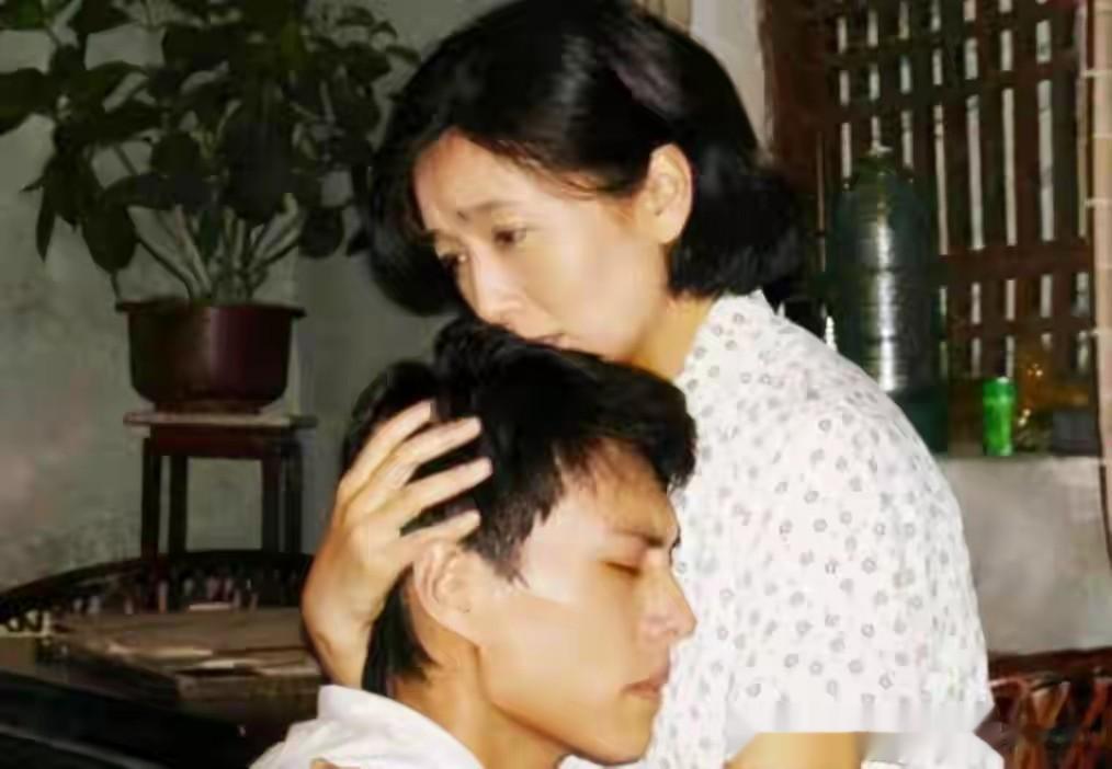 田小洁让前妻过丧偶式婚姻,却把二婚江珊宠成宝,曾萍到底差在哪