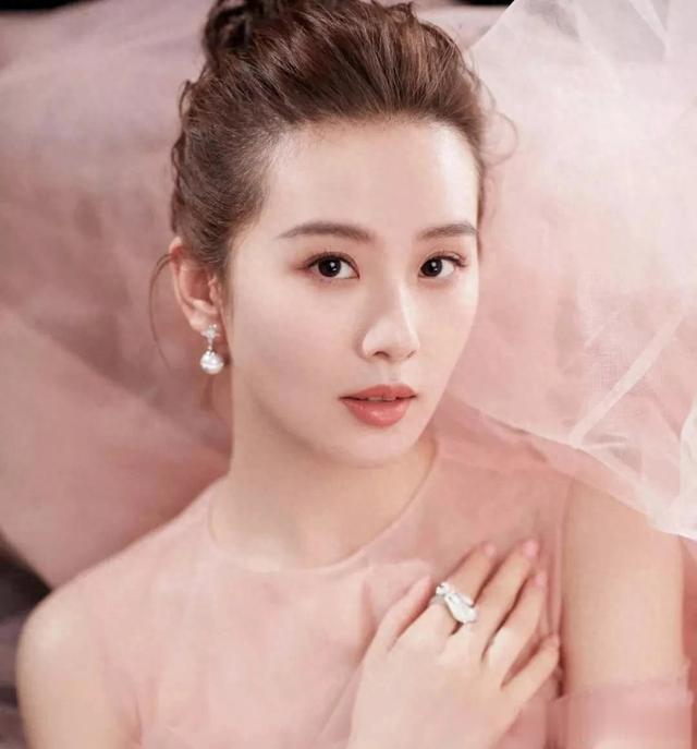 被名字拖累的15位女星:个个貌美,但名字要么读错,要么叫不出来