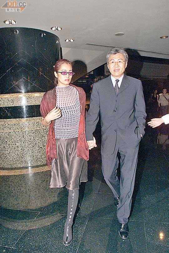 向太内涵“巩俐甩张艺谋”原因：太专一伤透心，分手后男方哭一晚