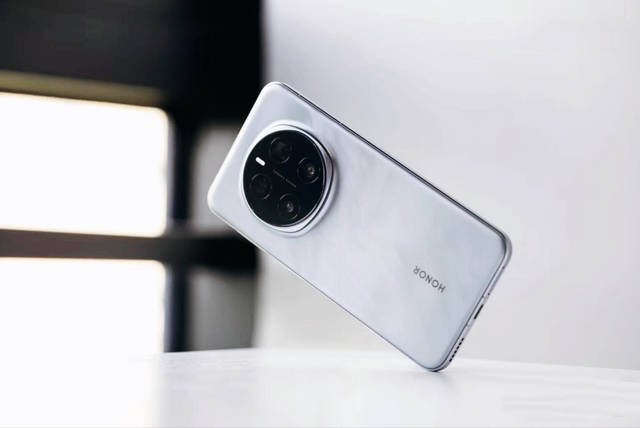 榮耀Magic8新機爆料：6.3英寸+雙長焦4攝，就問這配置能不能打