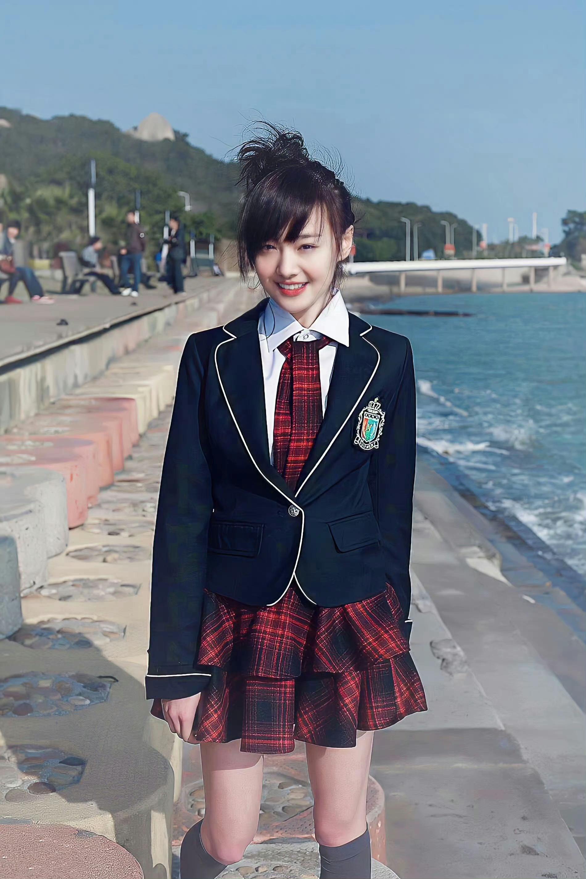 多次复出失败!郑爽小号晒自拍被秒认,账号秒封!穿男装认不出