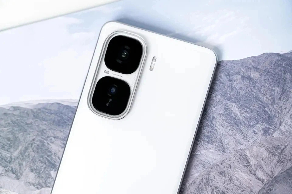 从3499元跌至2804元,16GB+1TB+骁龙8Gen3,售价更加亲民了