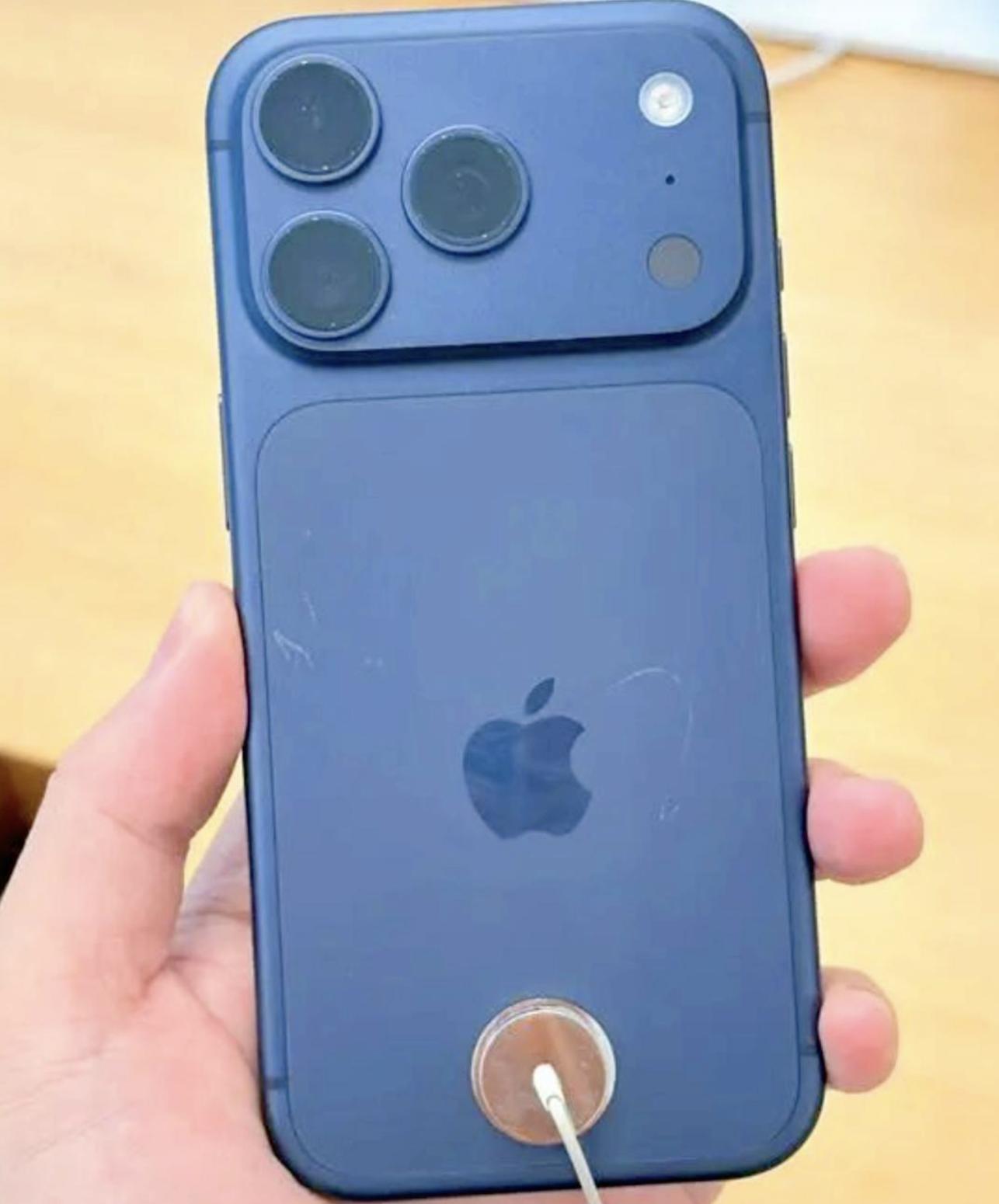 iPhone17到底值不值？更轻却满身划痕，苹果外壳换铝合金惹争议