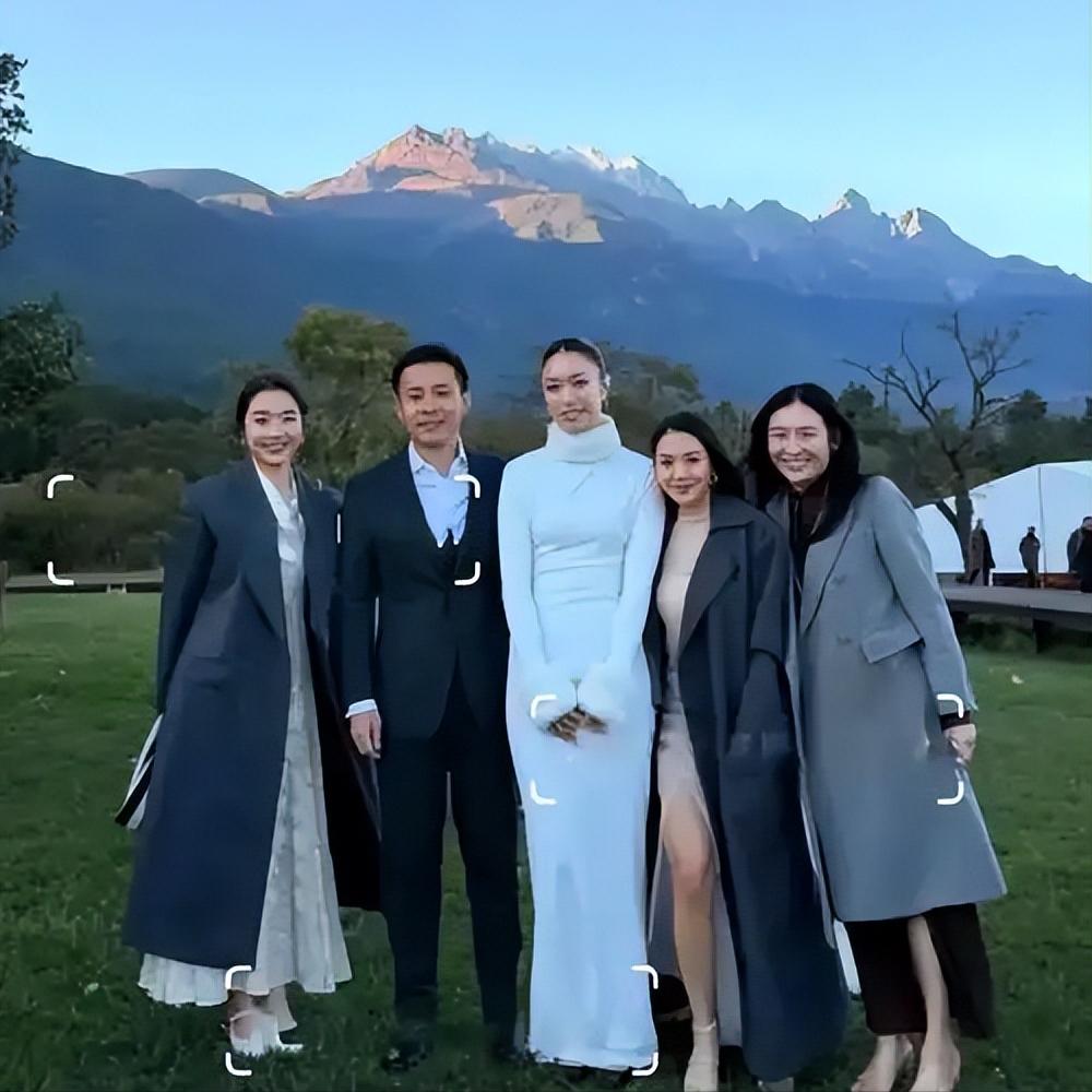 郭晶晶没想到,继自己之后霍家又迎一名人儿媳,霍震霆这次满意吗