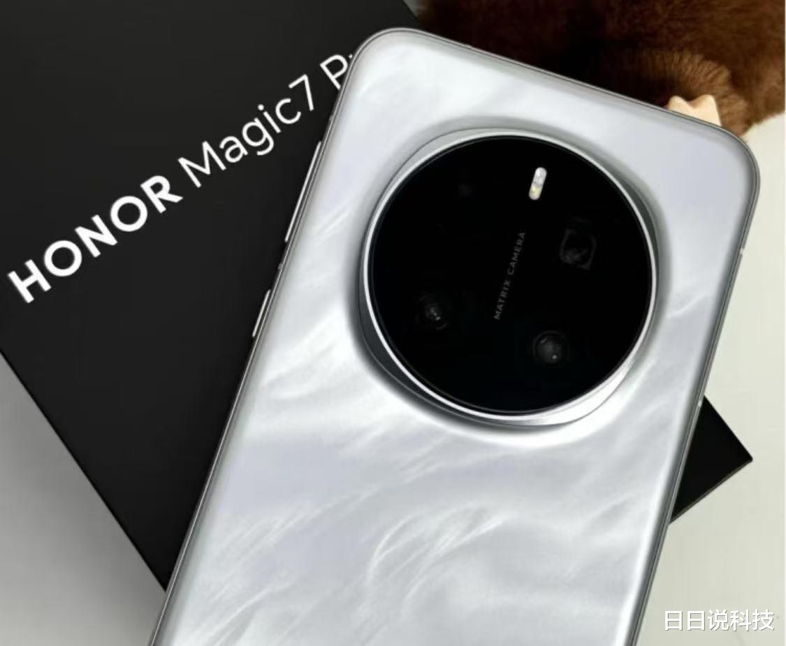 荣耀这次太狠了,2亿长焦+3D人脸+骁龙8至尊版,安卓机皇要换人?