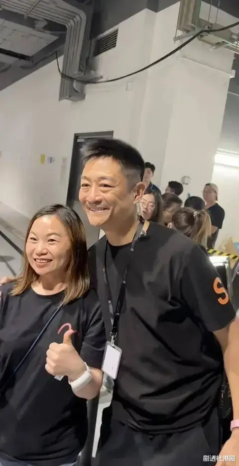 TVB前帅气小生近况曝光!疑似转行当保安,曾出轨同剧女星被雪藏