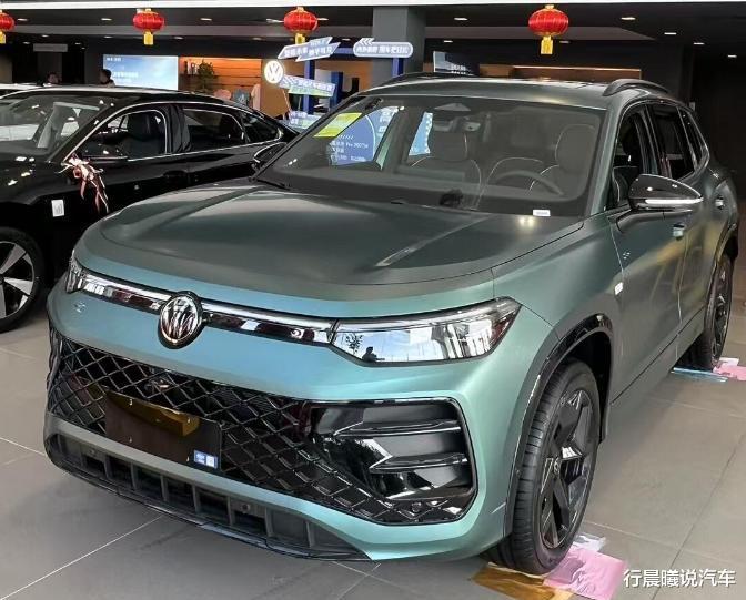 全新大众探岳L到店实拍，尺寸更大，内饰更豪华，搭2.0T发动机