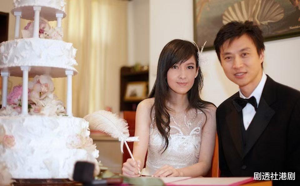 58岁玉女歌手声线再成焦点!唱功被批有气无力,更被劝尽早收山