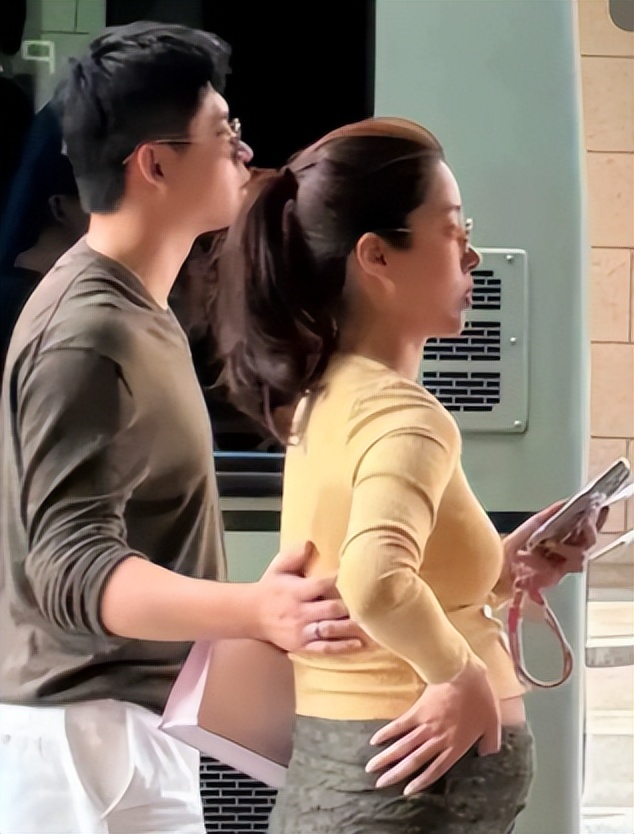 没了贵人撑腰，娱乐圈的看人下菜碟，在杨采钰身上展现得淋漓尽致