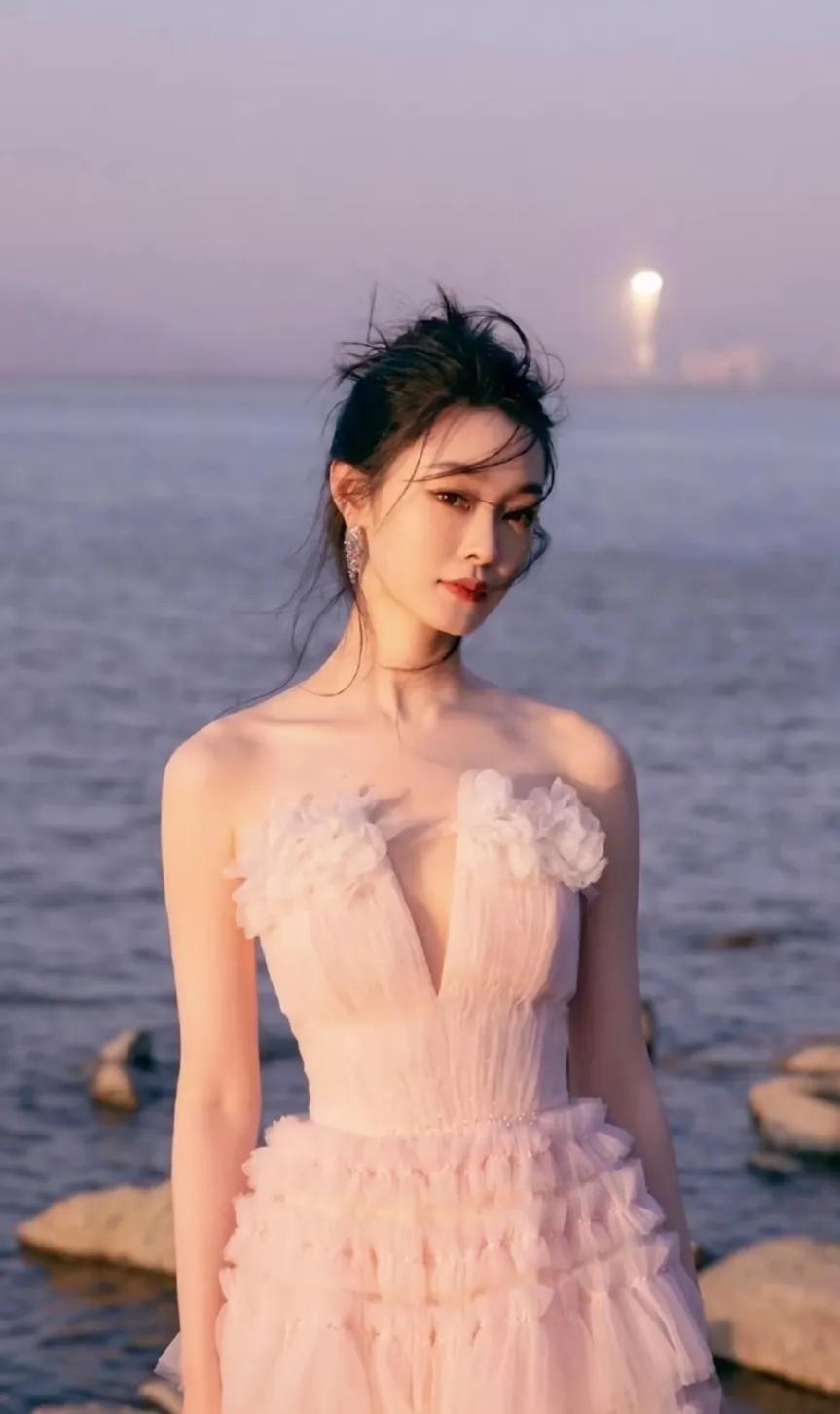 美到挪不开眼!宋轶这盛典造型太惊艳了