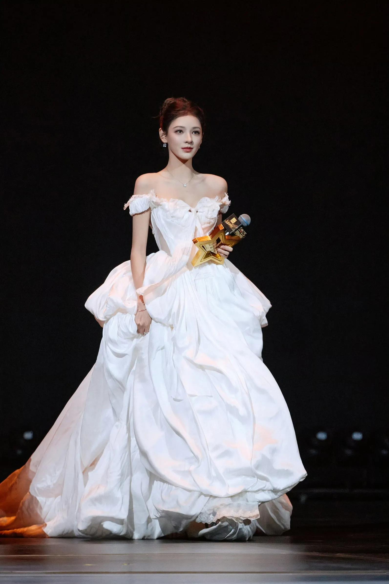 张予曦婚纱写真美图