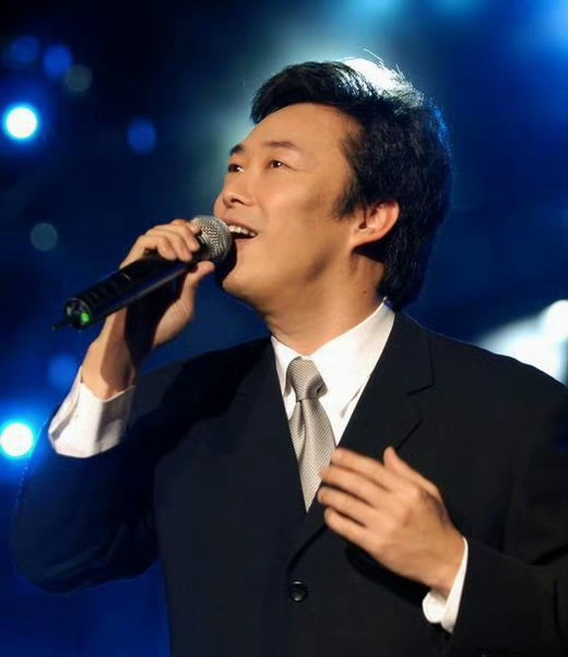 他与初恋分开之后，晚年与闺蜜不离不弃