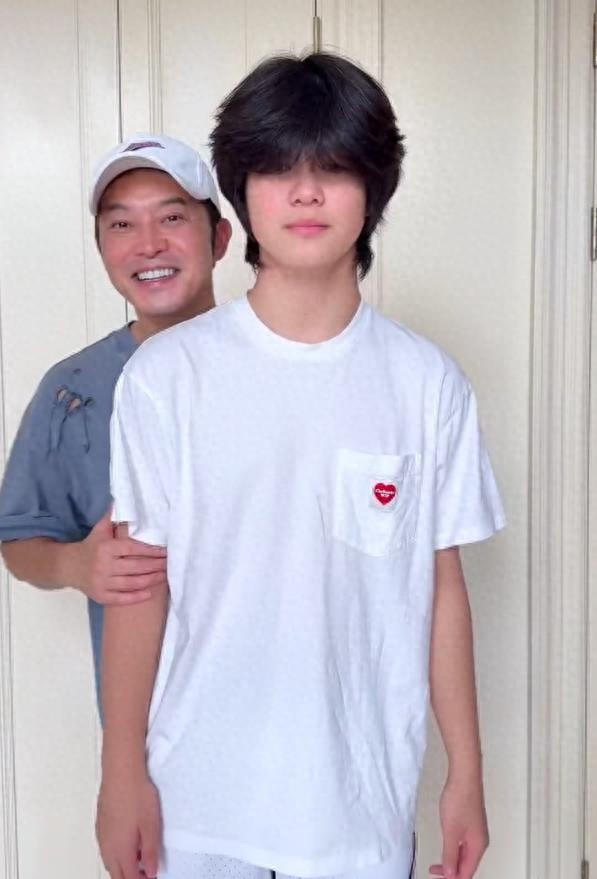 沙溢儿子安吉14岁近照，身高突破180cm，网友：“东北宋仲基”