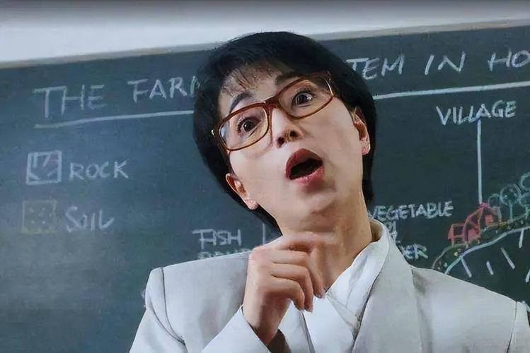 心酸!62岁港星景区打工,曾参演《唐伯虎点秋香》,今却无戏可拍