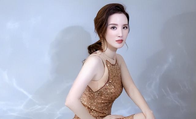 从环球小姐到亿万老板娘,靠身材博出名头的张萌,到底经历了什么