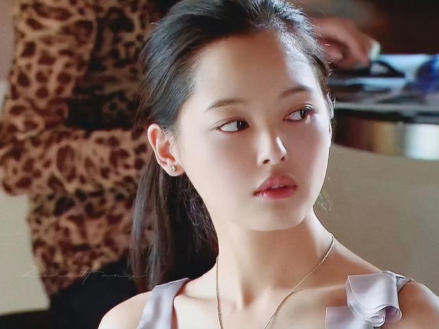 本以为秦岚已是身材天花板，看到辛芷蕾后，才知道什么叫人外有人