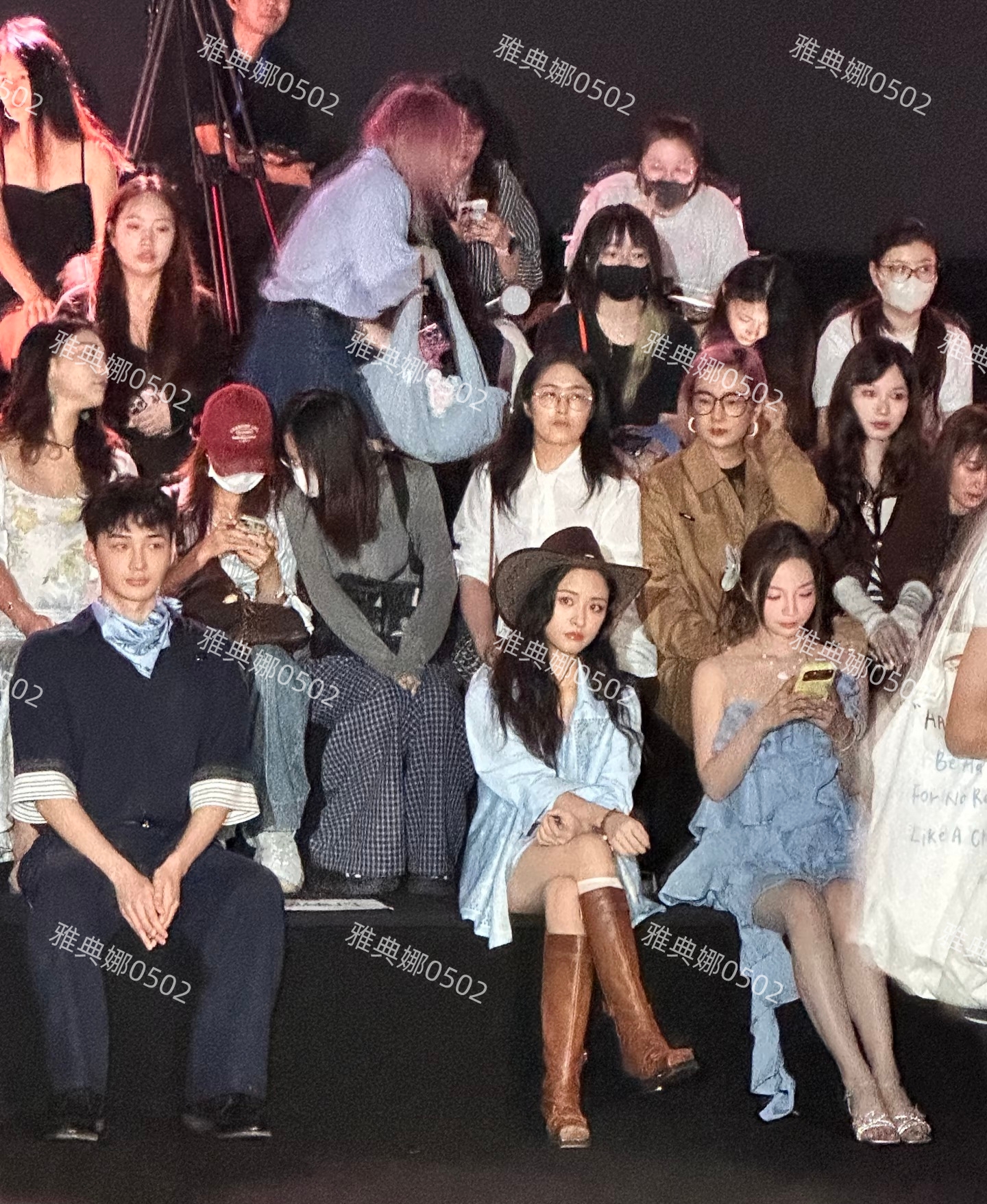 上海时装周见到沈月，她长了一张初恋脸又纯又美，小小一只很可爱