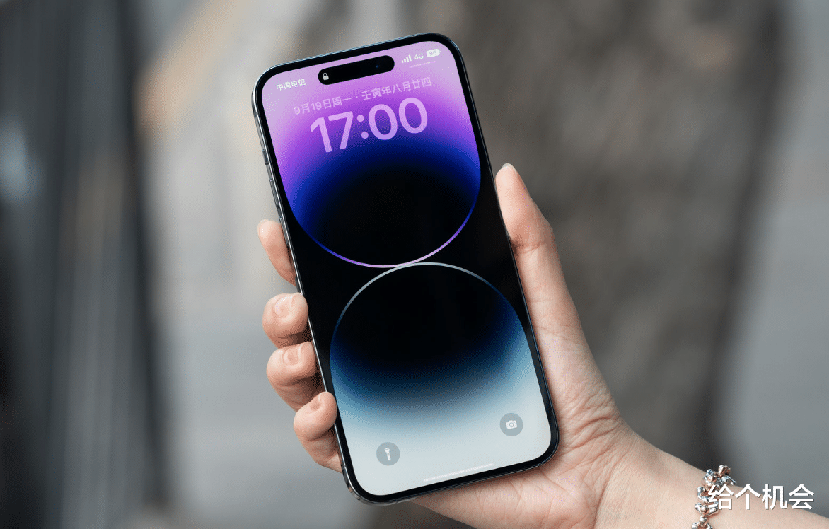 苹果目前公认超值的一款手机,从5999跌至3399,价格大跳水