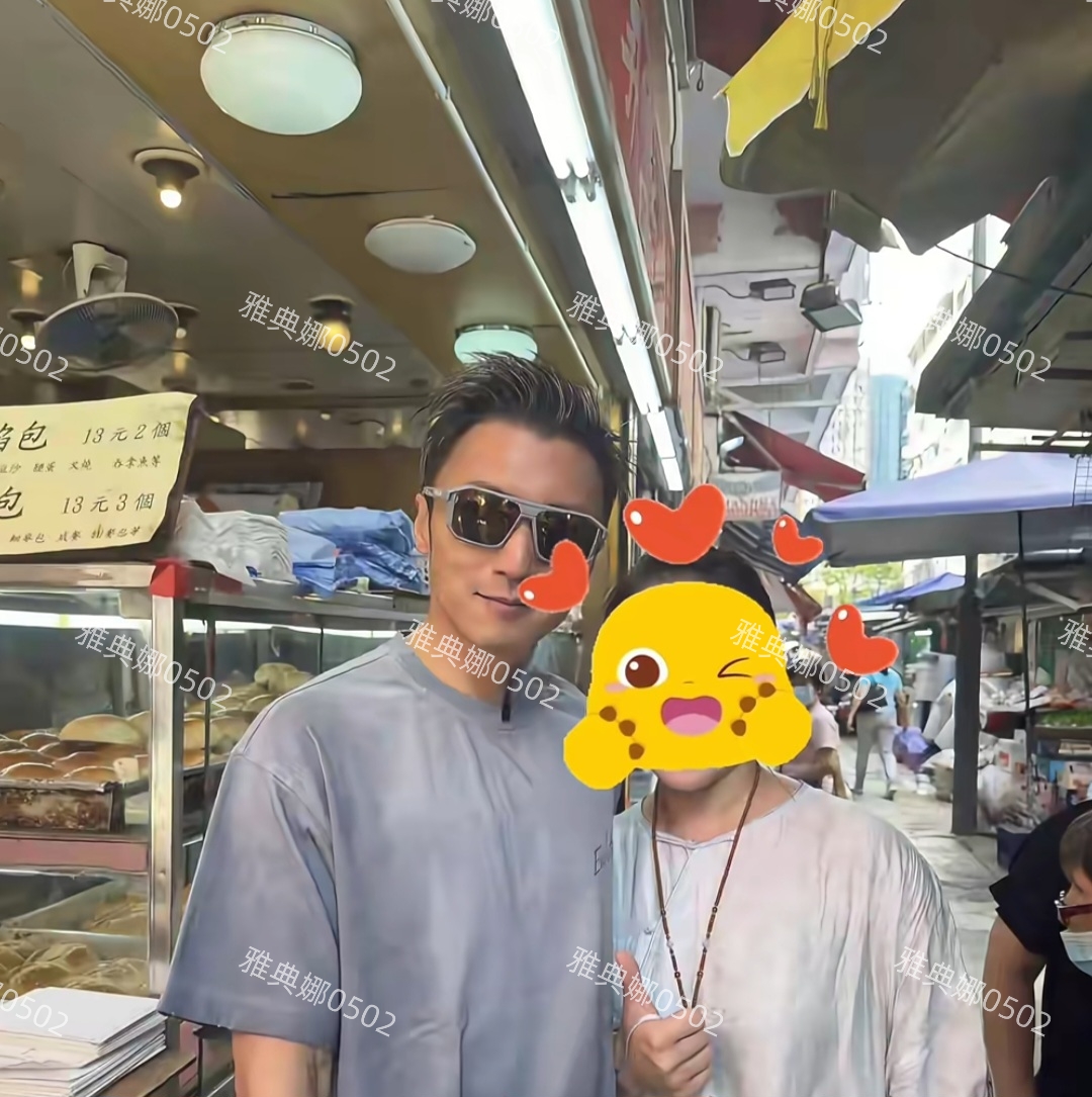 香港菜市场偶遇谢霆锋虽然个不高但巨帅,他看女粉丝的眼神太宠了
