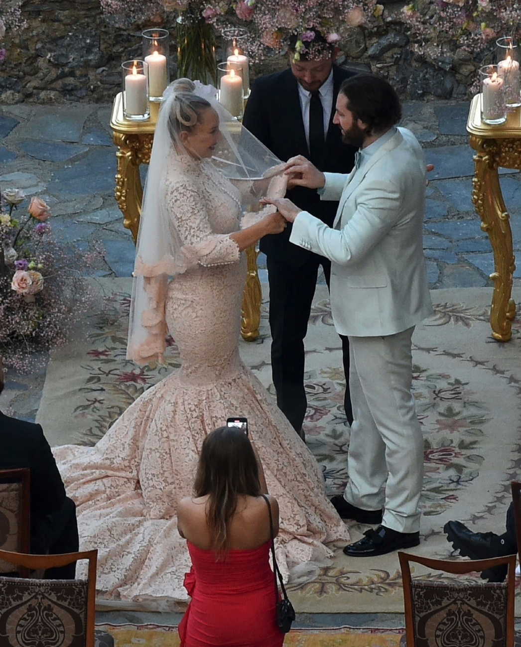 太突然！天后歌手起诉离婚，去年刚生下一子