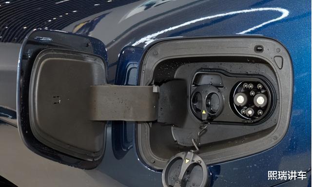 预售27.98万起，纯电续航350km增程SUV亮相，六座布局满足家庭出行