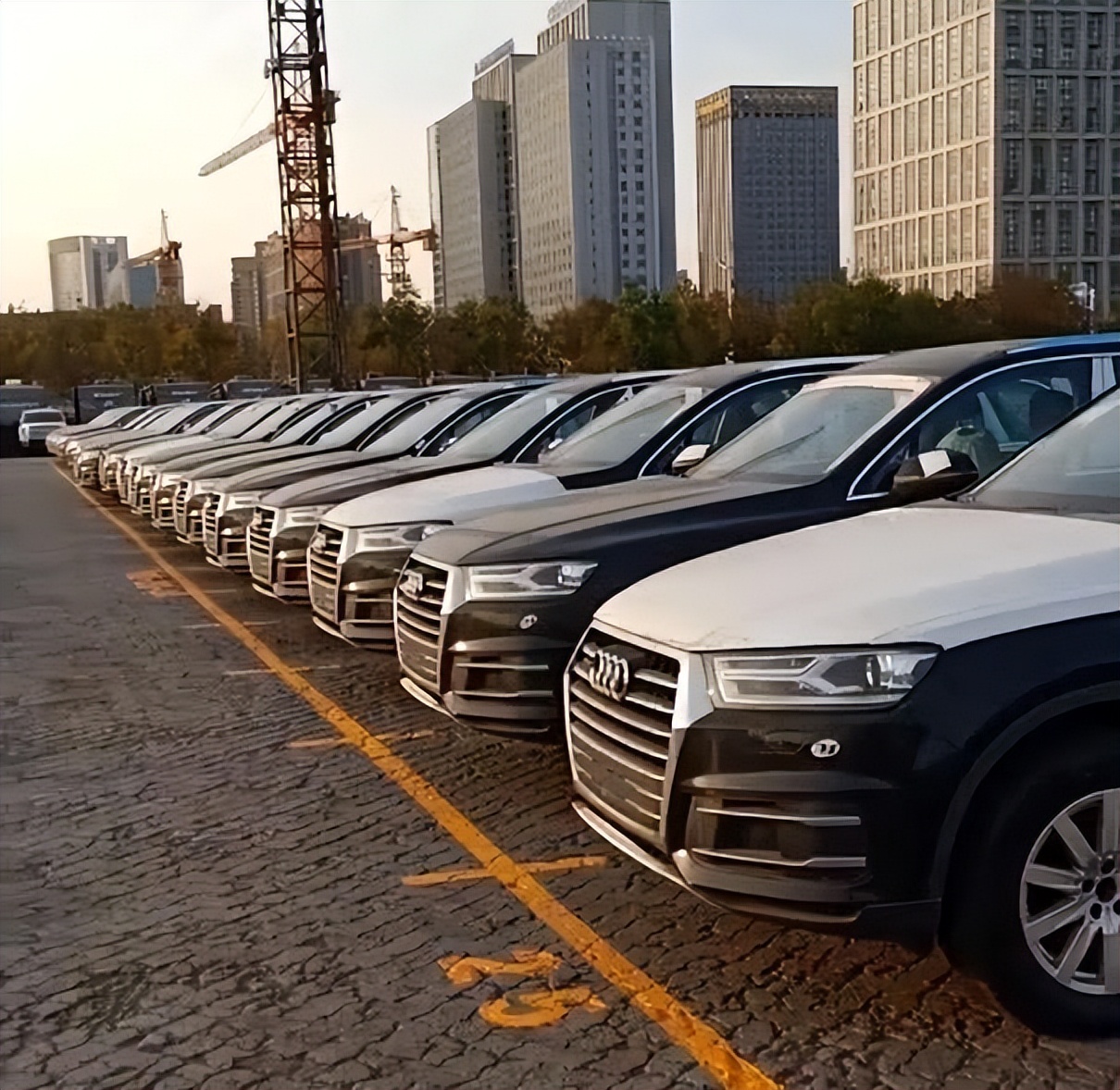 我有个解决库存车的办法，给没车的人增加工资，让他们也买得起车