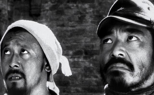 62岁导演姜文30年只拍了7部电影，却能影史留名，他凭什么这么牛