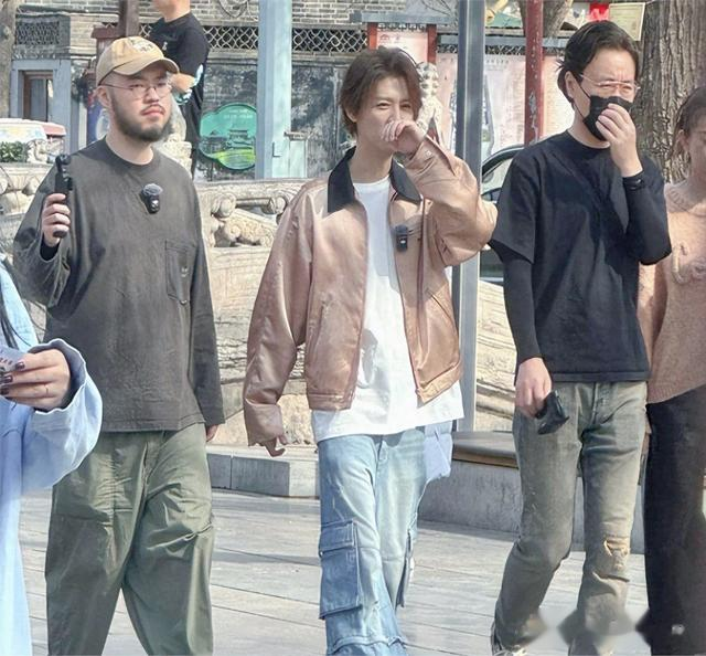 鹿晗佛寺暴瘦现身引复出猜想:七年顶流路,能否逆风翻盘?