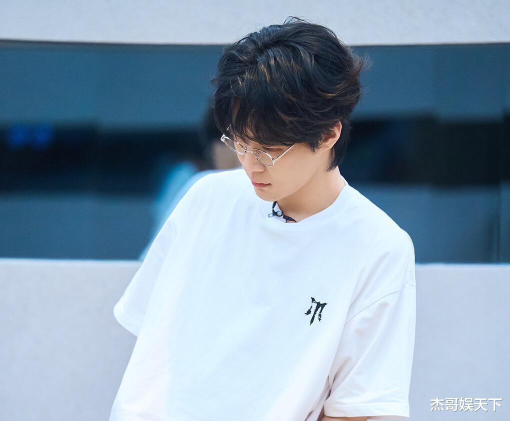 苏醒和张智霖这一跪，让《披哥5》彻底被打脸