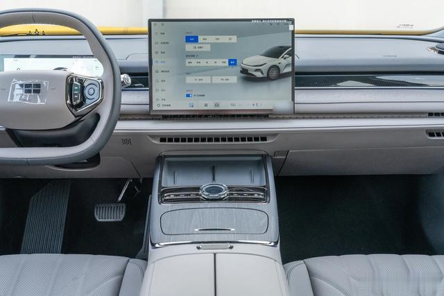 12万买悬架可调中大型车,银河星耀8让豪车功能下沉,续航1530km